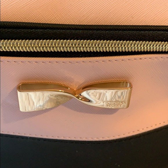 Victoria secret cosmetic travel bag - Picture 2 of 4